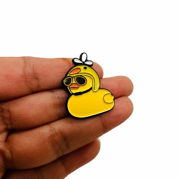 Yellow Duck Enamel Pin With Sunglasses & Propeller Hat Cartoon Enamel Pin Broch - Picture 2 of 6